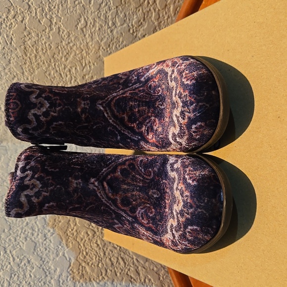 Lucky Brand Booties Black Toffee Velvet Combo Size 5.5 NWT - Picture 2 of 7